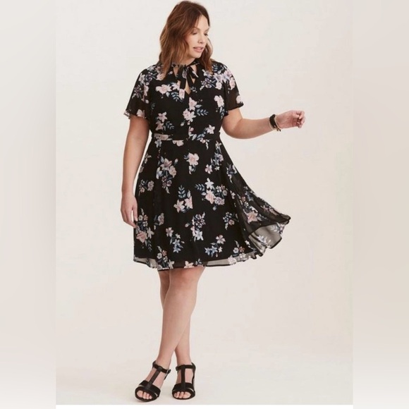 TORRID Black Floral Chiffon Skater Dress 26 - Picture 1 of 11